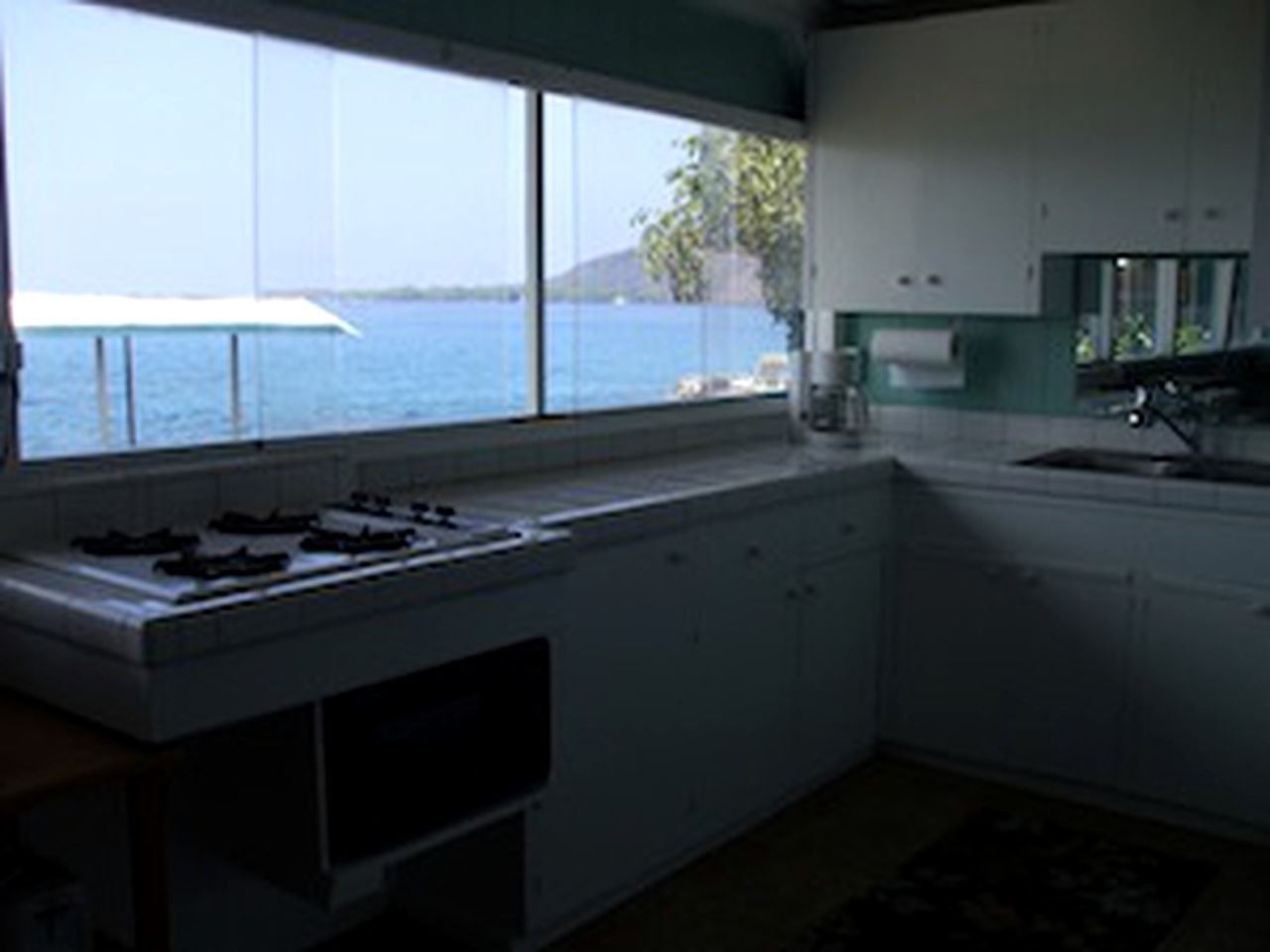 Cozy Cottage Rental with Lovely Ocean Views in Captain Cook, Big Island, Hawaii