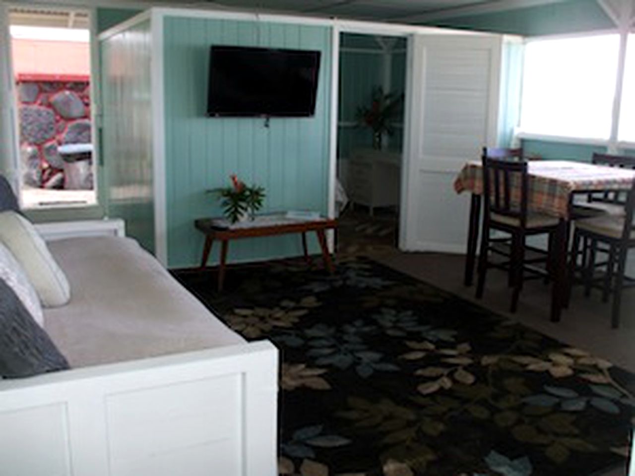 Cozy Cottage Rental with Lovely Ocean Views in Captain Cook, Big Island, Hawaii