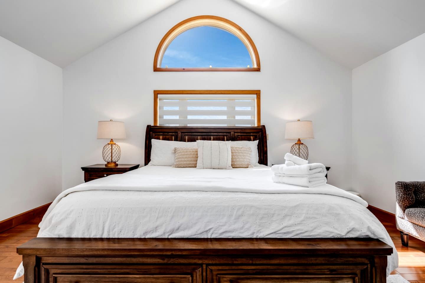 Awesome Cabin with Fire Pit and Hot-tub in Kingsville, Ontario