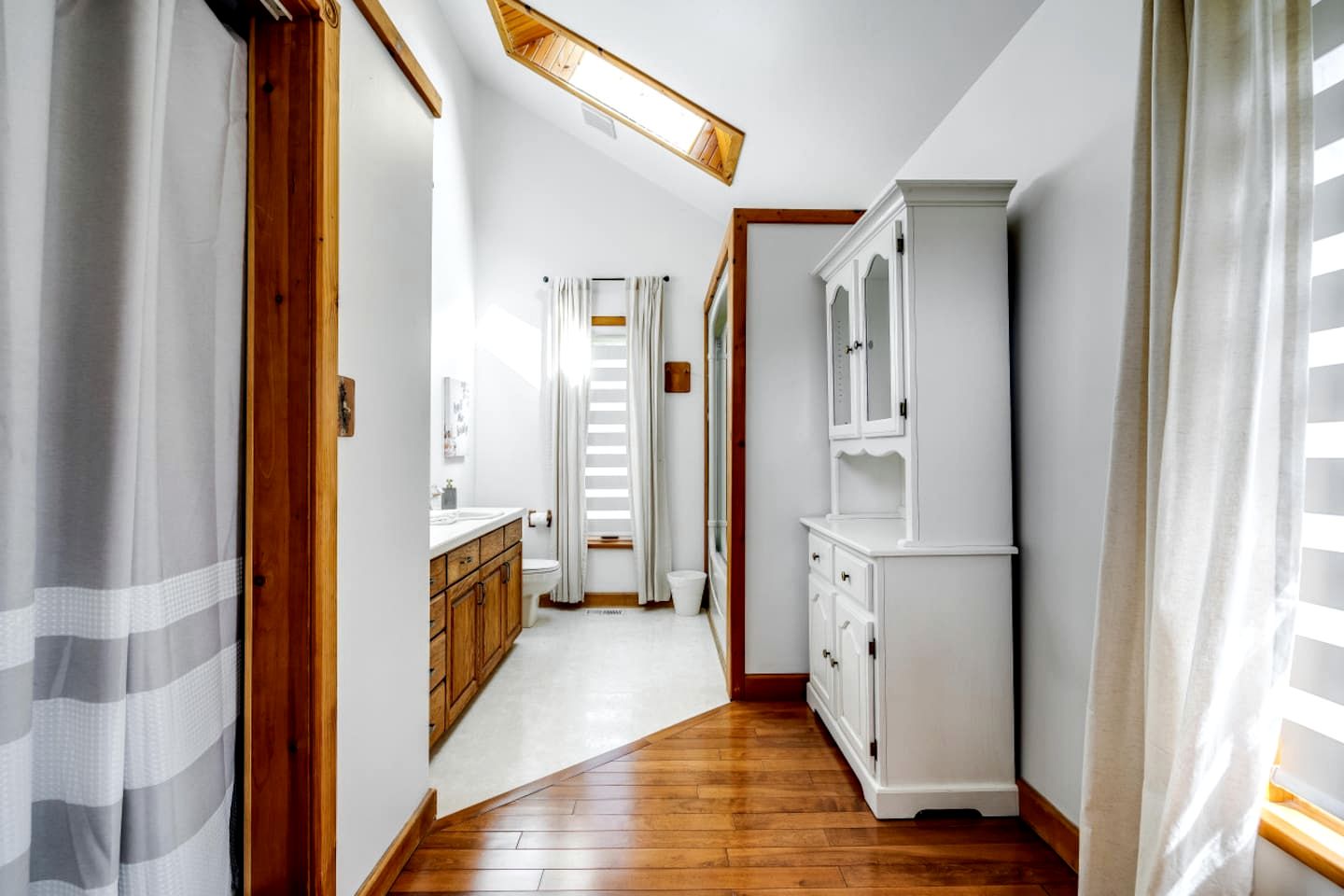 Awesome Cabin with Fire Pit and Hot-tub in Kingsville, Ontario