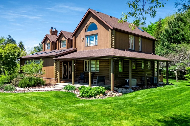 Cottages (Canada, Kingsville, Ontario)