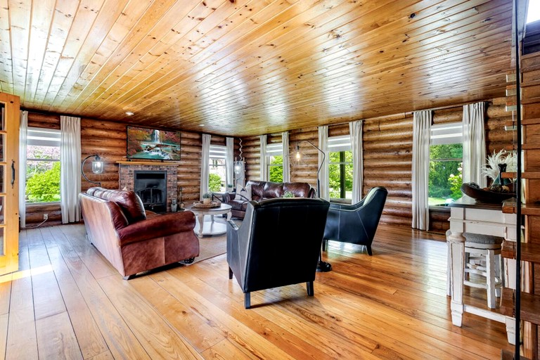 Cottages (Canada, Kingsville, Ontario)