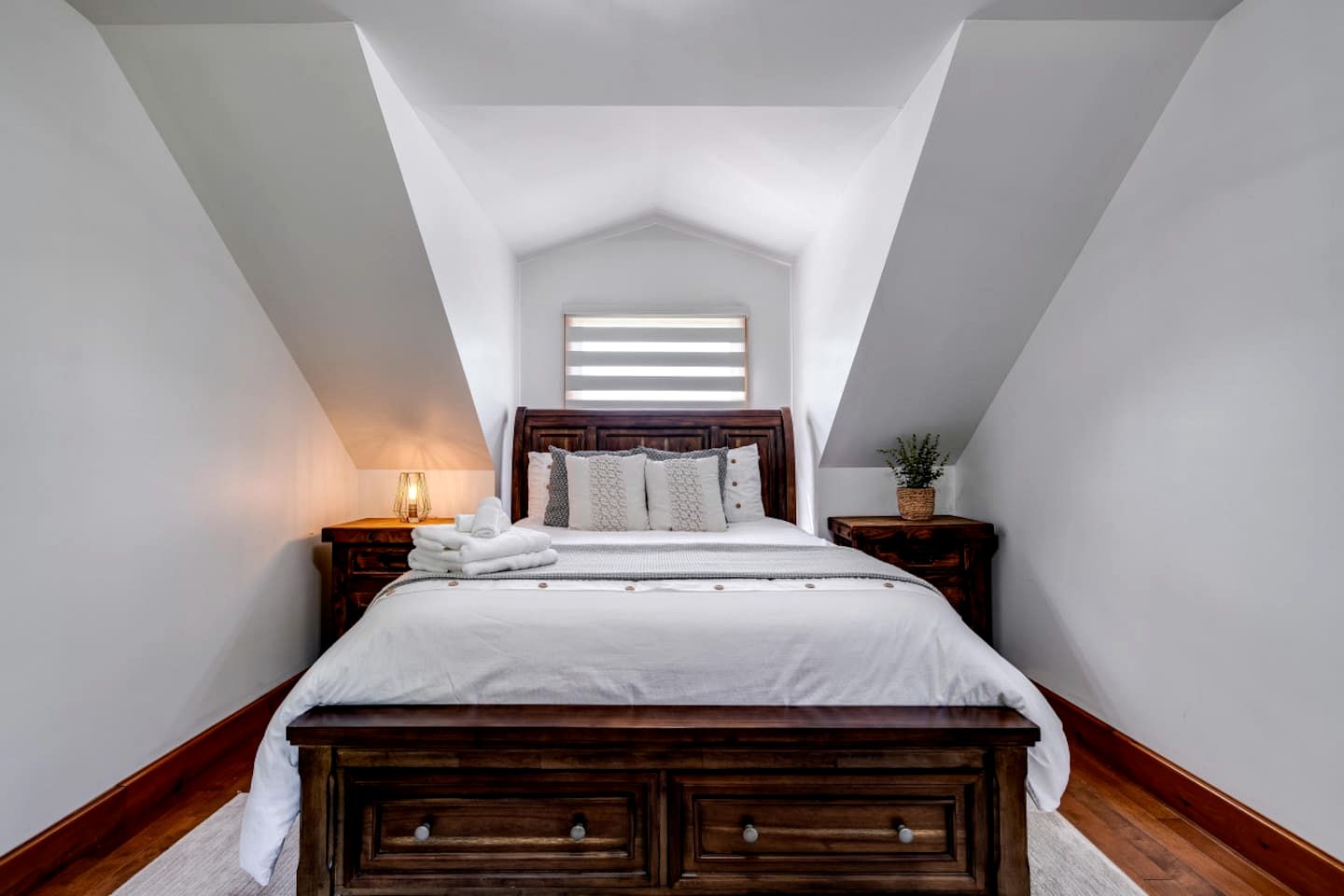 Awesome Cabin with Fire Pit and Hot-tub in Kingsville, Ontario