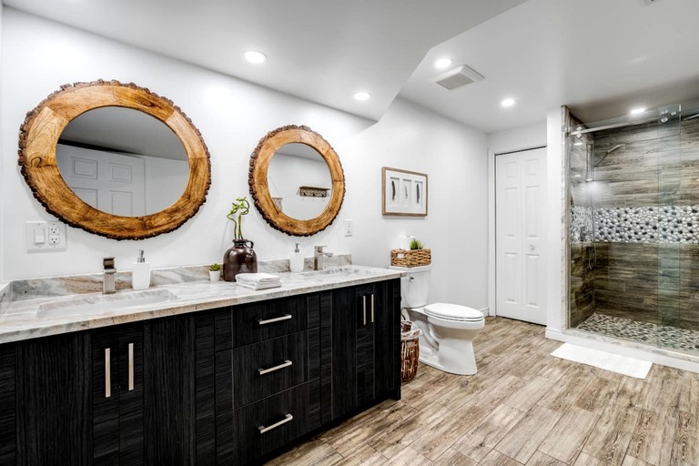 Cottages (Canada, Kingsville, Ontario)