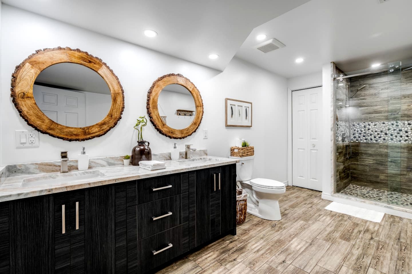 Awesome Cabin with Fire Pit and Hot-tub in Kingsville, Ontario