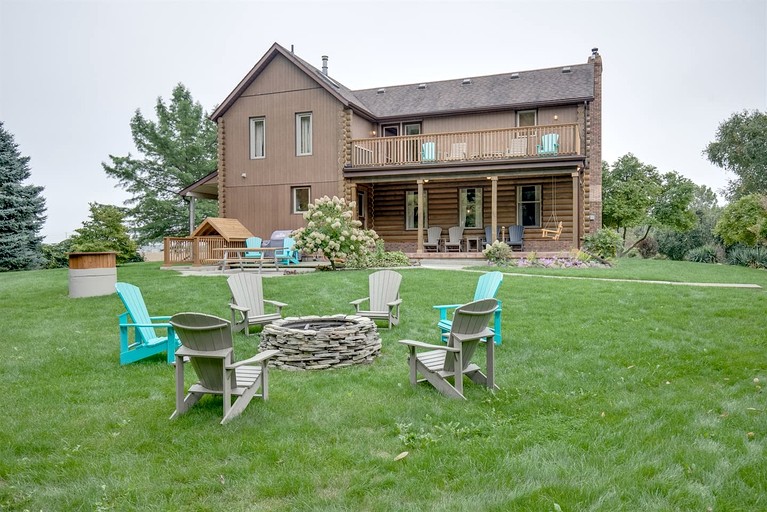 Cottages (Canada, Kingsville, Ontario)