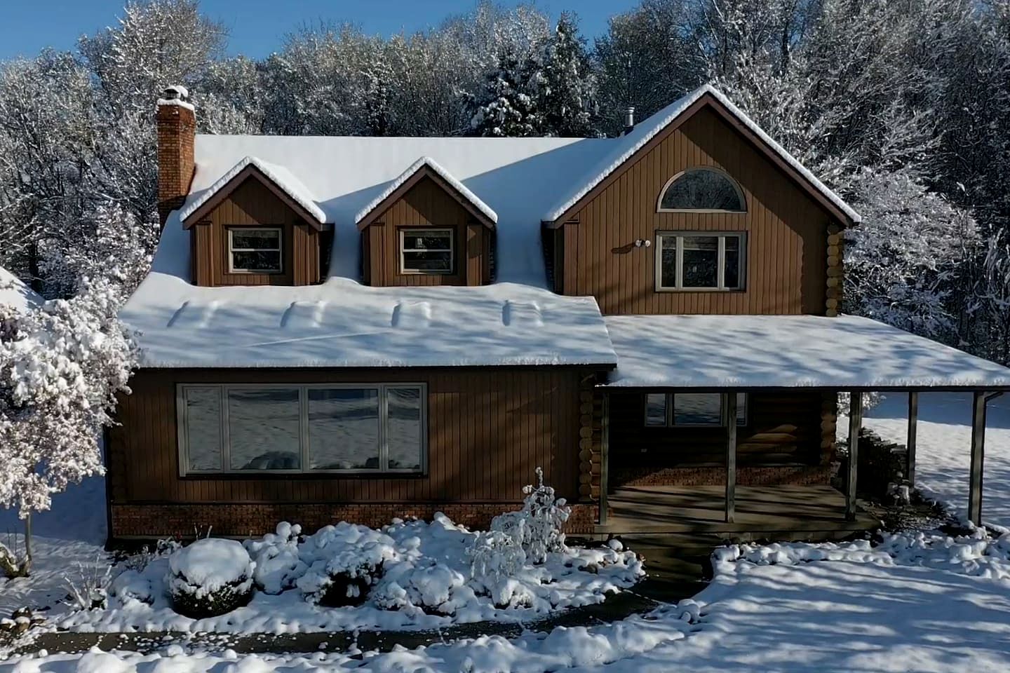 Awesome Cabin with Fire Pit and Hot-tub in Kingsville, Ontario