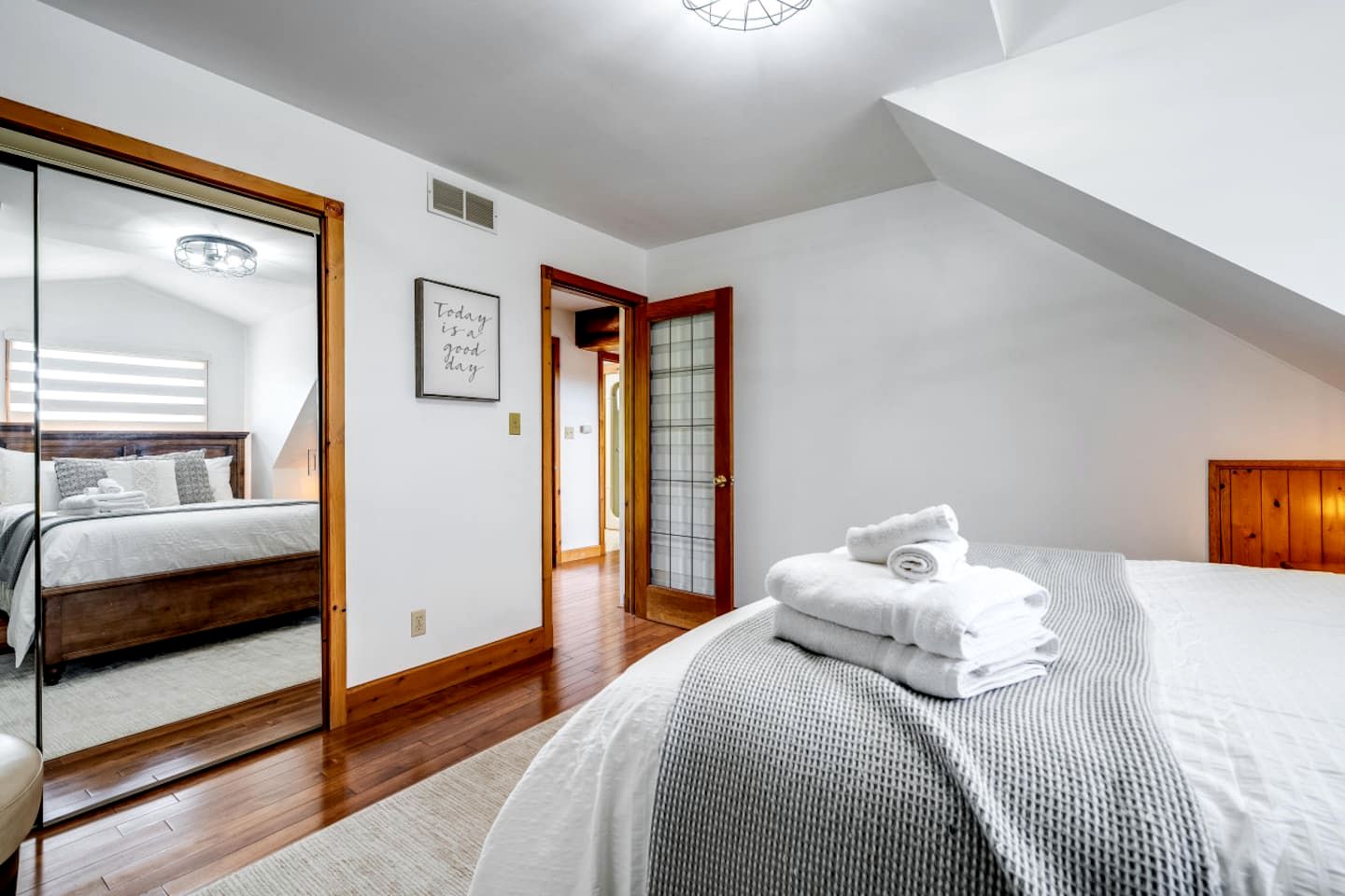 Awesome Cabin with Fire Pit and Hot-tub in Kingsville, Ontario