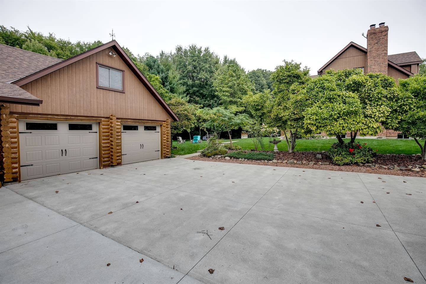 Awesome Cabin with Fire Pit and Hot-tub in Kingsville, Ontario