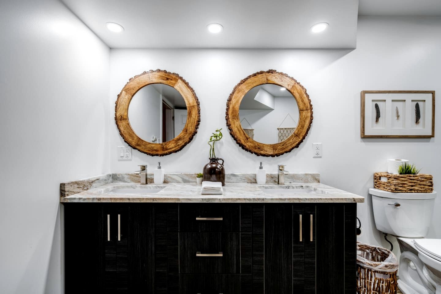 Awesome Cabin with Fire Pit and Hot-tub in Kingsville, Ontario