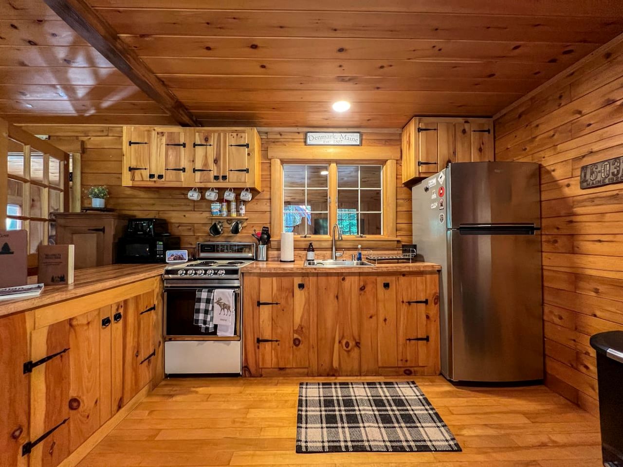Awesome Log Cabin with Games Room and Hot Tub in Denmark, Maine