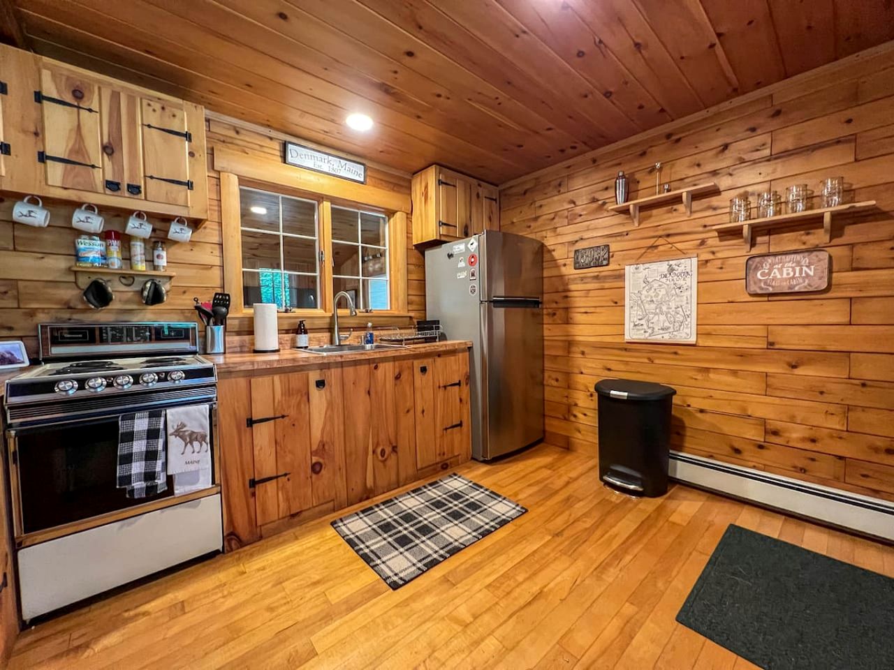 Awesome Log Cabin with Games Room and Hot Tub in Denmark, Maine