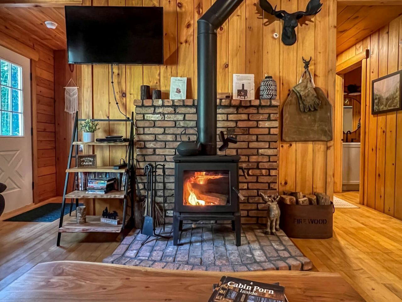 Awesome Log Cabin with Games Room and Hot Tub in Denmark, Maine