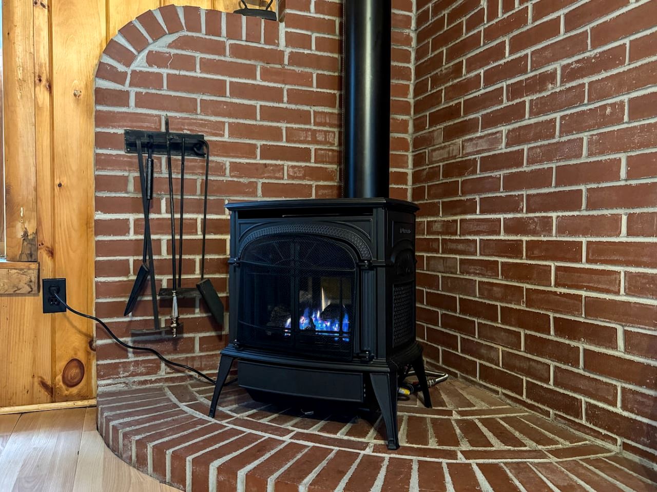 Awesome Log Cabin with Games Room and Hot Tub in Denmark, Maine