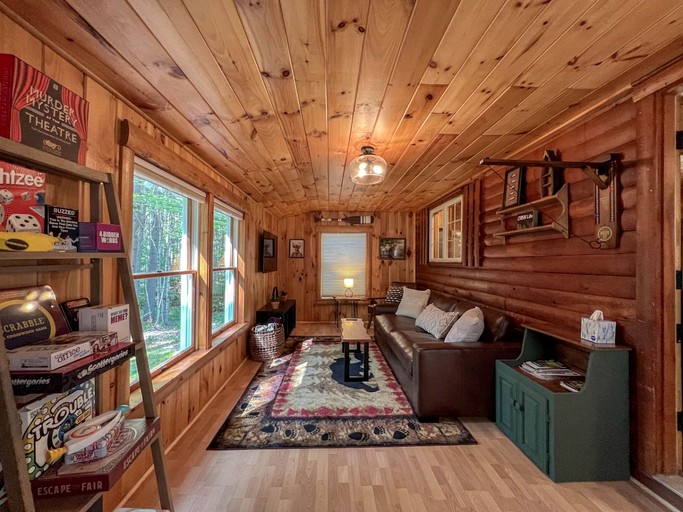 Log Cabins (United States of America, Denmark, Maine)