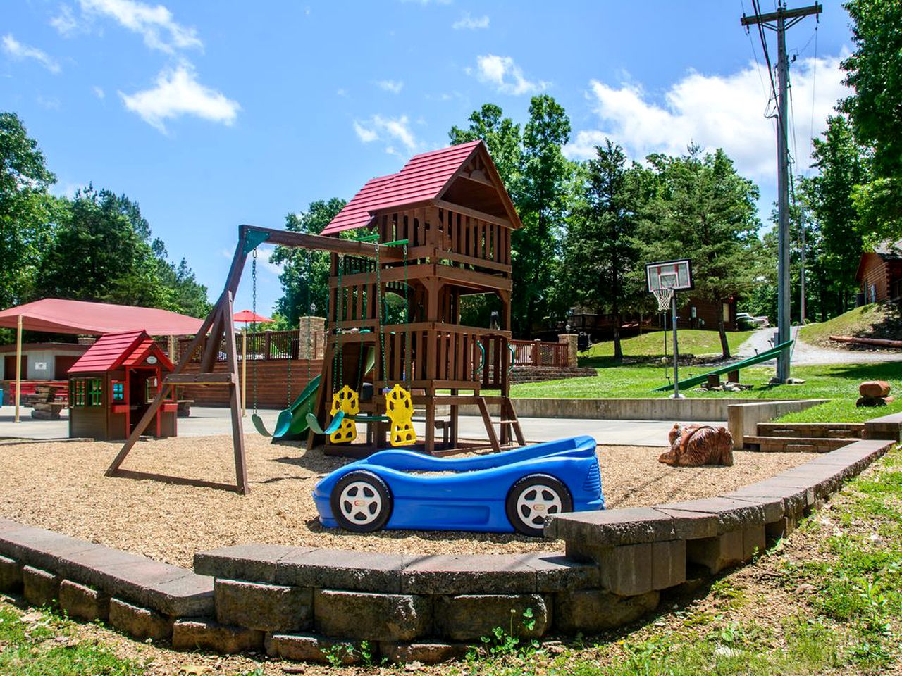 Family-Friendly Log Cabin with a Pool and Playground near the Ozarks, Missouri