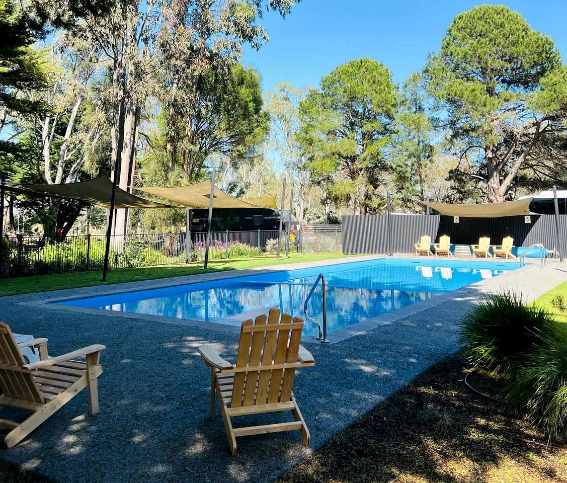 Awesome Pet-Friendly Tiny House with Great Outdoor and Pool Table in Victoria, Australia