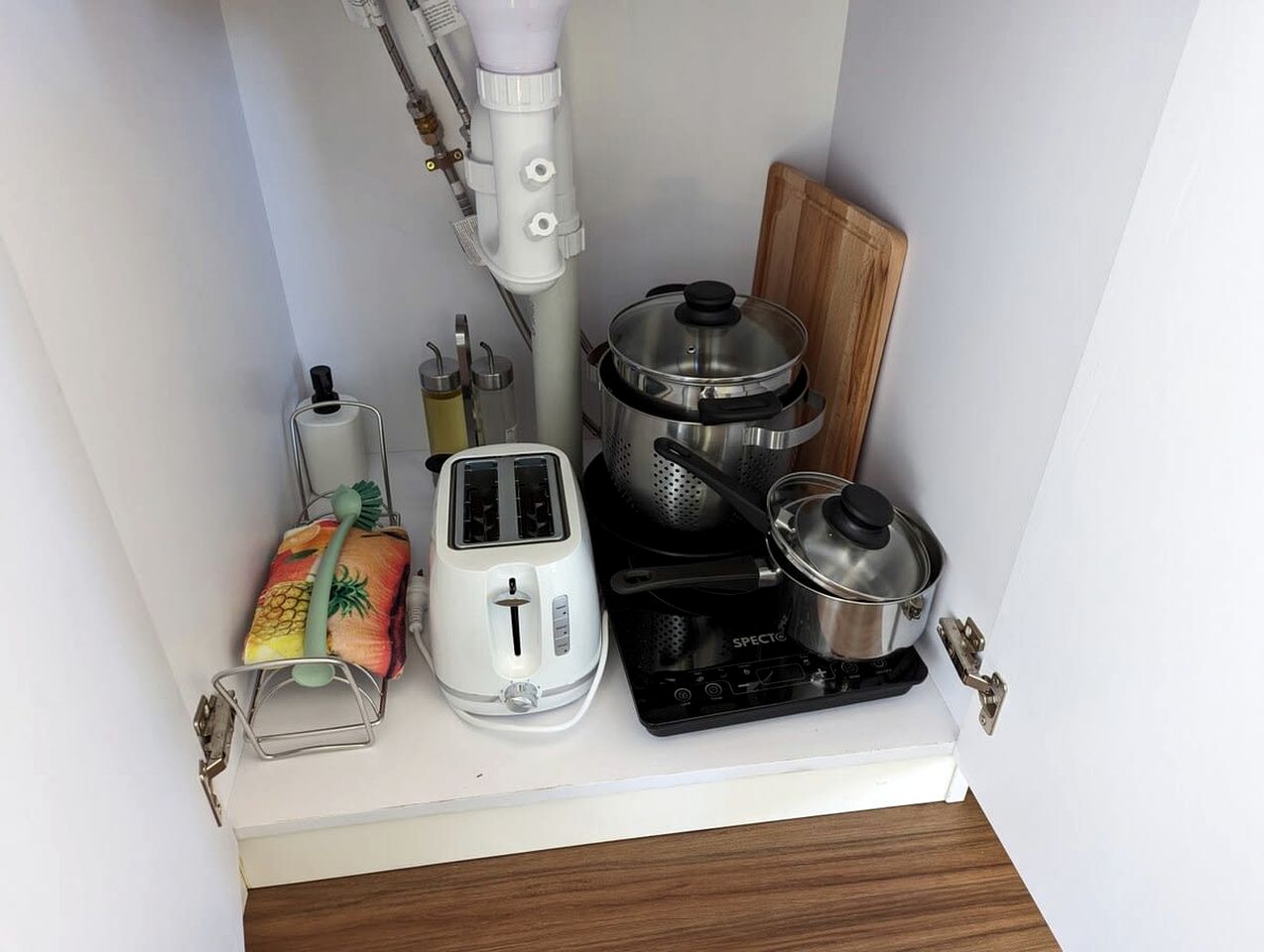 Awesome Pet-Friendly Tiny House with Great Outdoor and Pool Table in Victoria, Australia