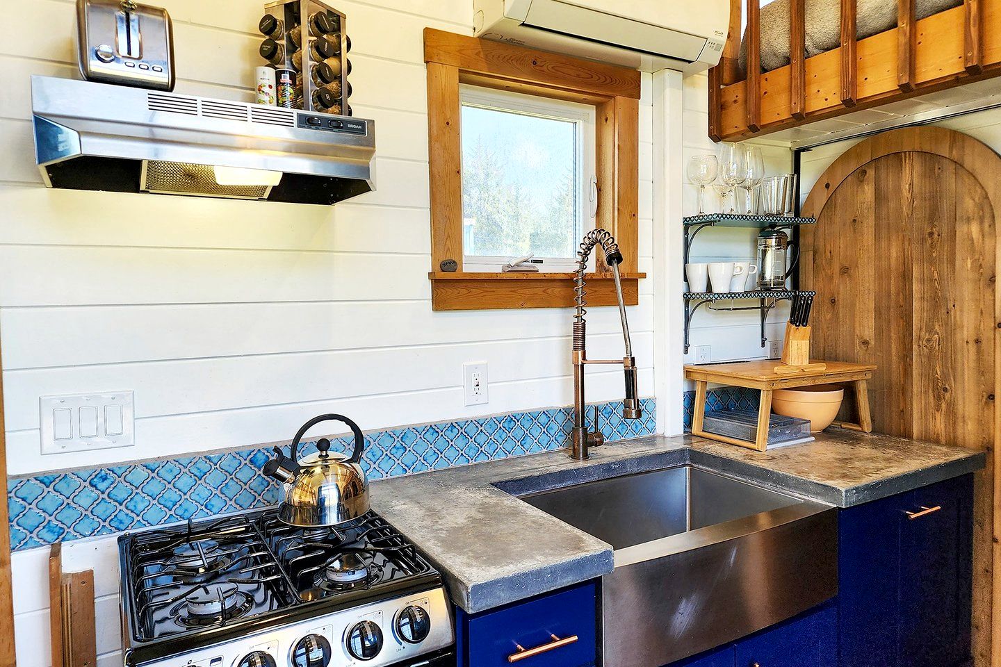 Awesome Tiny House with Rock Climbing Wall in Waldport, Oregon