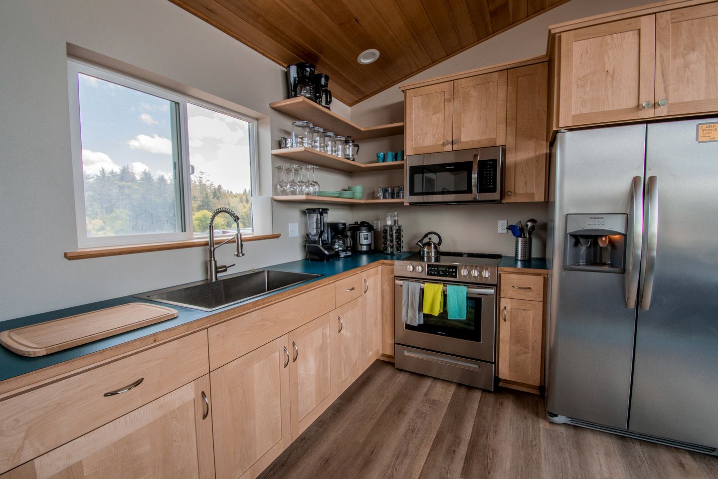 Awesome Tiny House with Rock Climbing Wall in Waldport, Oregon