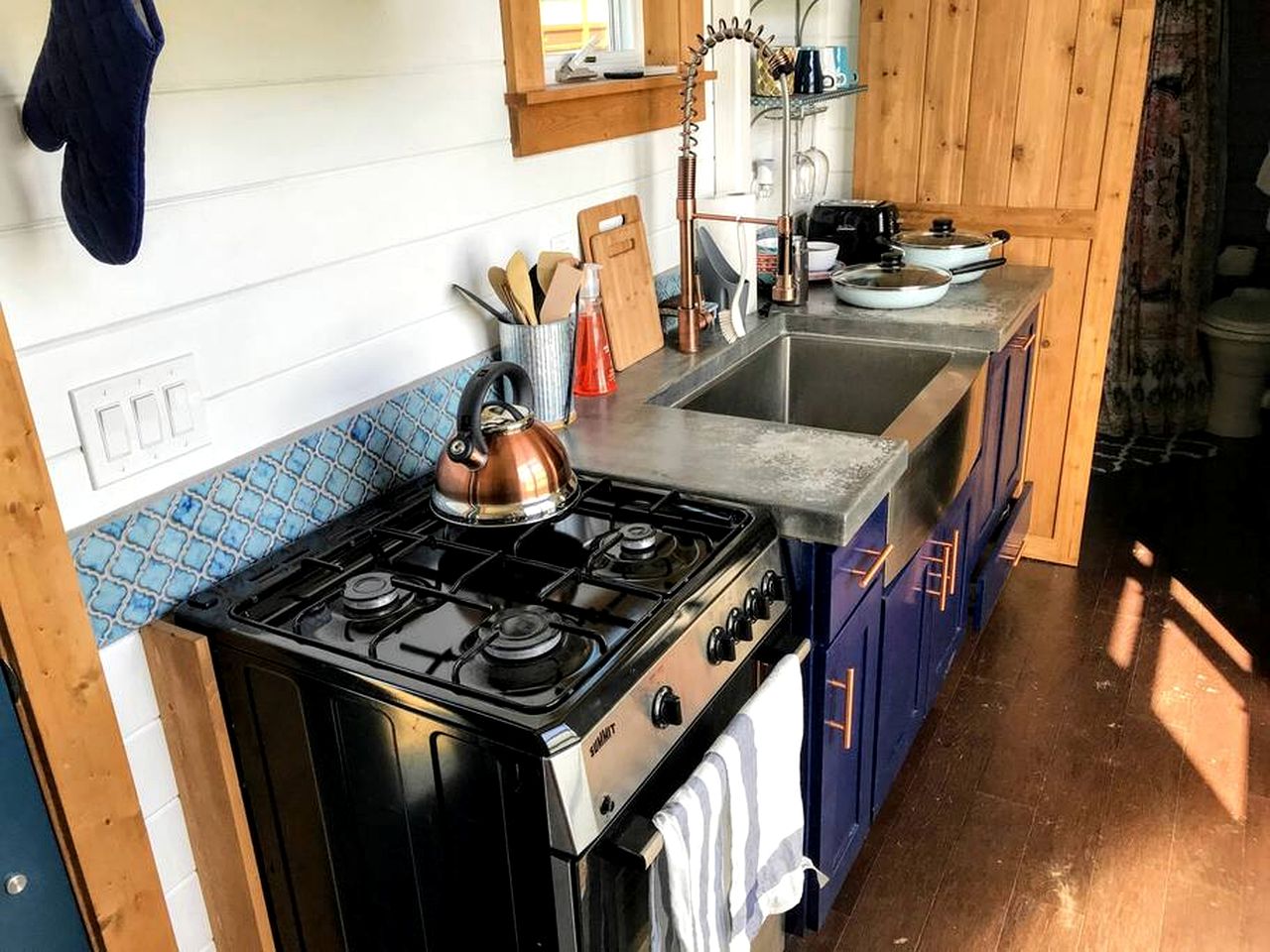 Awesome Tiny House with Rock Climbing Wall in Waldport, Oregon