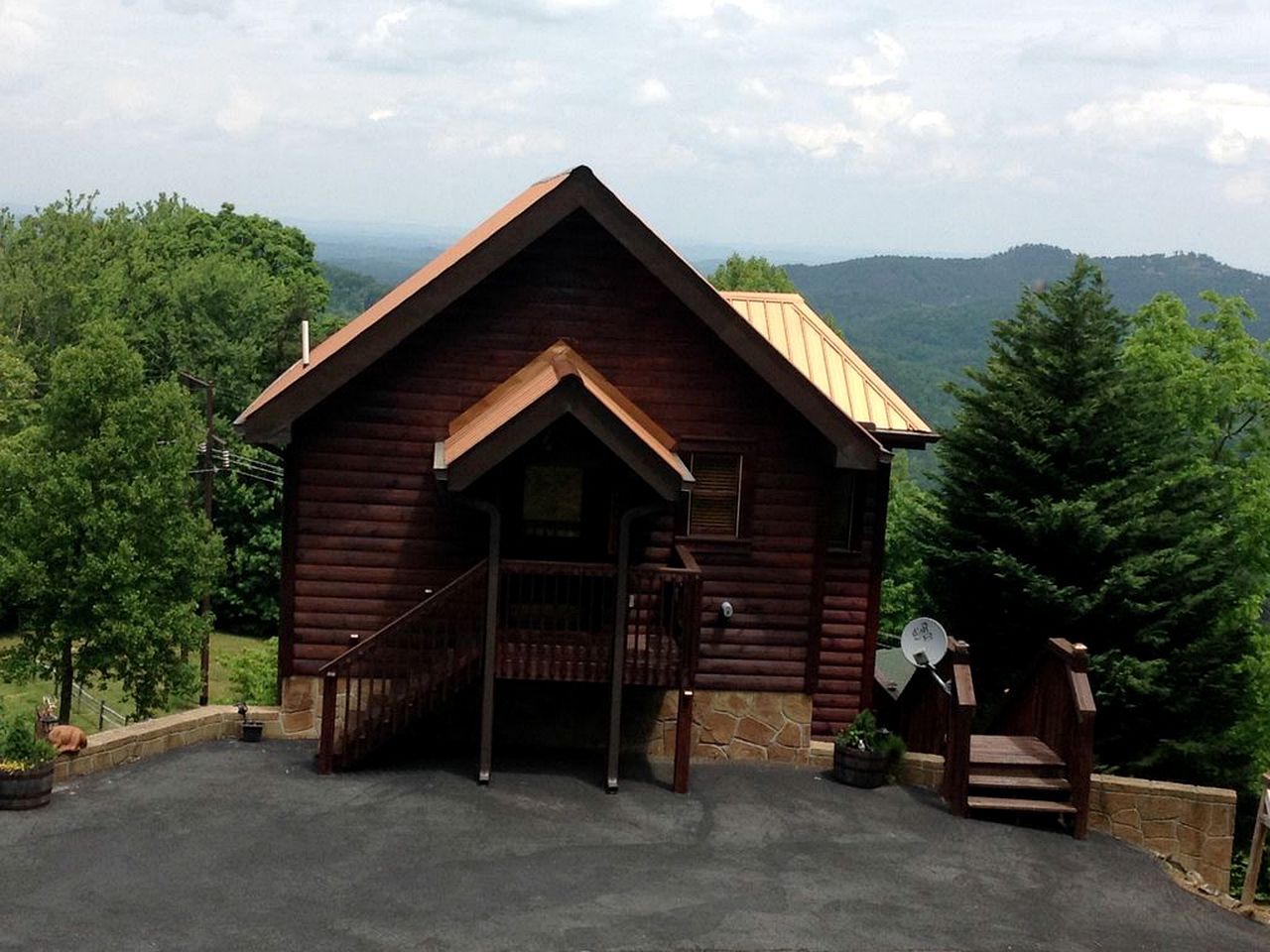 Rustic Cabin Rental near The Smoky Mountains in Sevierville