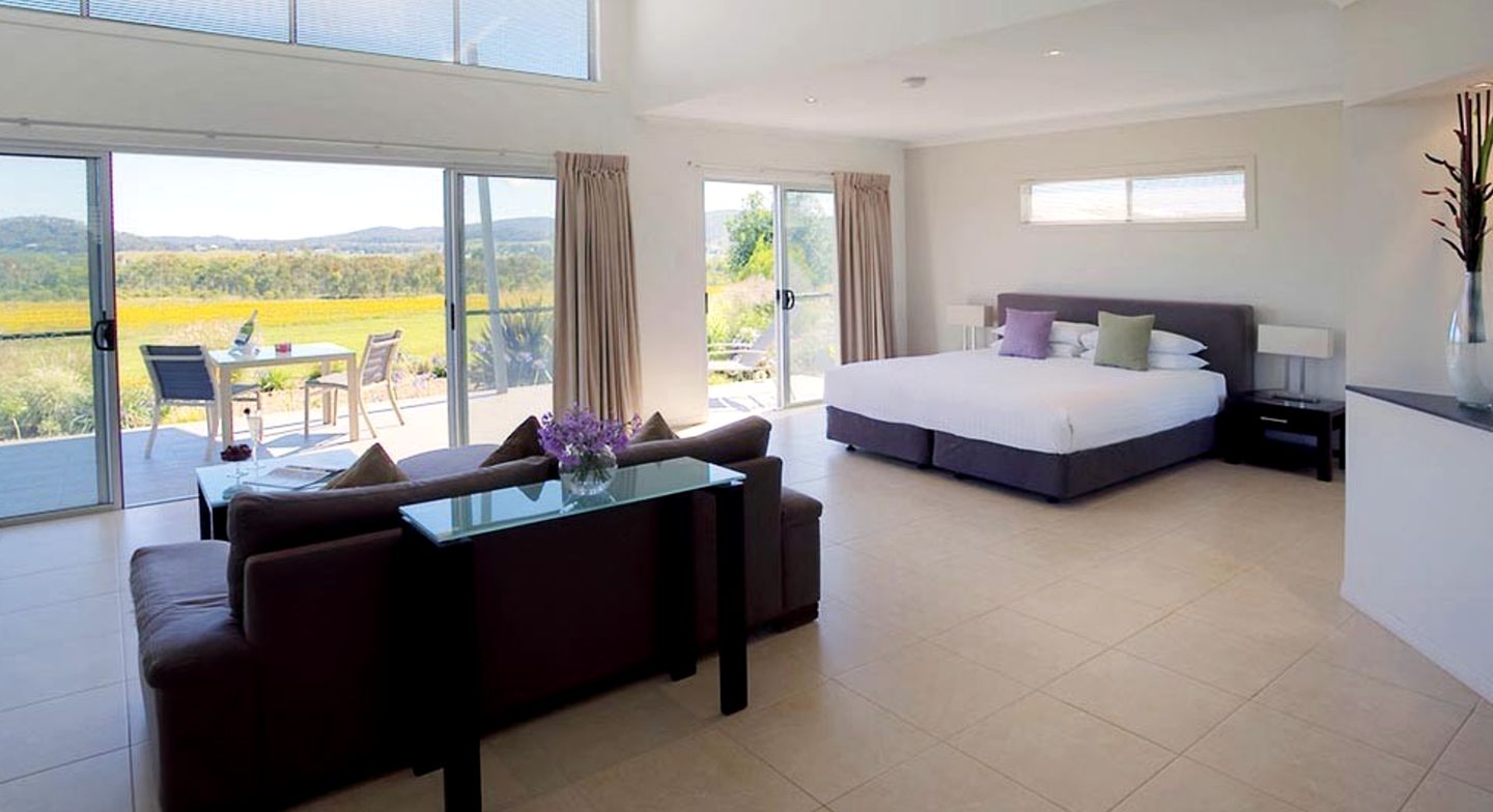 Romantic Vacation Rental with Luxury Spa Bath in Ballandean, Queensland