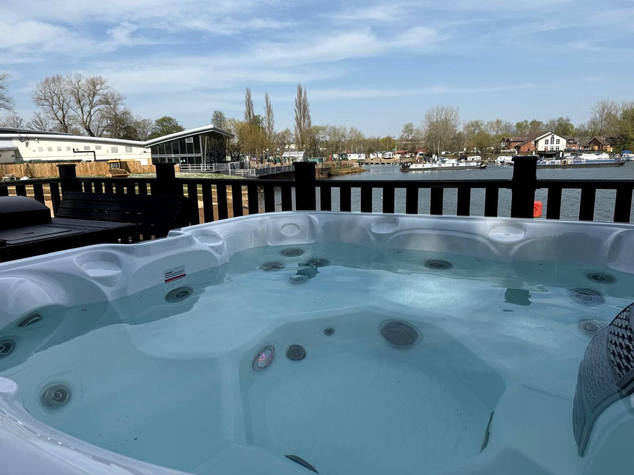 Luxury Glamping Pod with Private Hot Tub near Billing Aquadrome, Northamptonshire