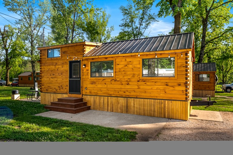 Incredible Wooden Cabin Nestled Amidst Trees in Branson, Missouri | Cabins (Branson, Missouri, United States of America)