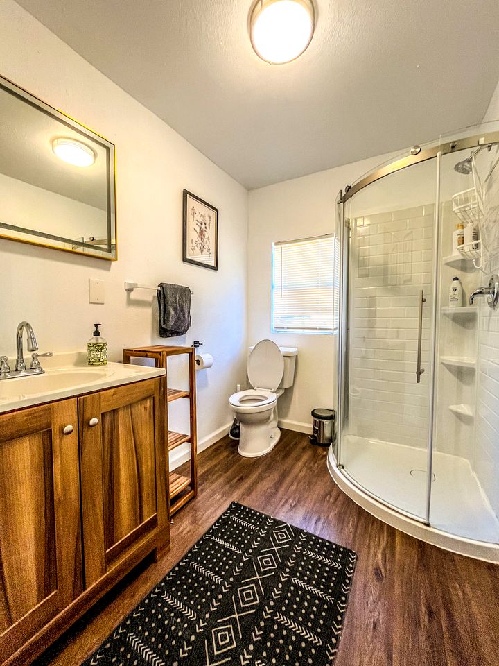 Cozy Tiny House Ideal for a Couples Retreat in Lake Hills, Texas