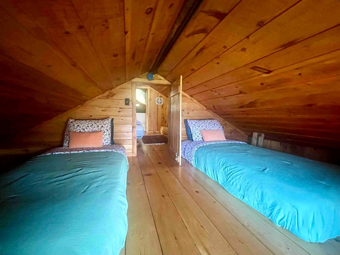 Pine Crest Resort, Cabins 27288, Republic, United States of America