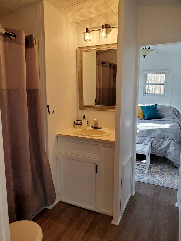 Cozy Bungalow Rental Perfect for Glamping in Michigan