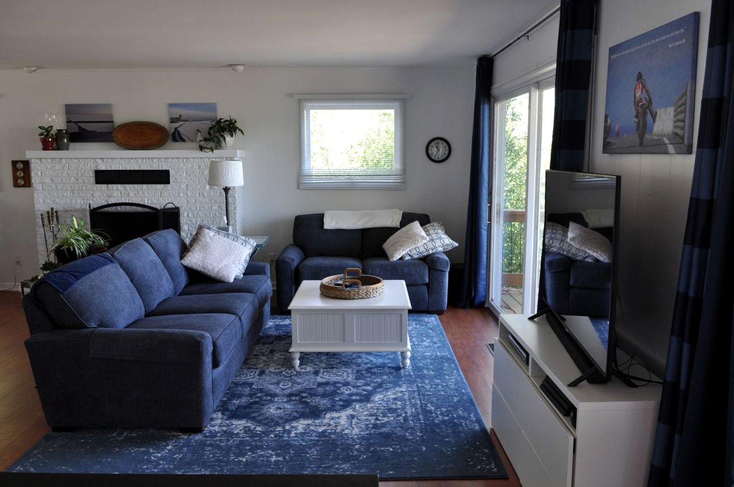 Lakeside Cabin Rental with a Hot Tub Perfect for a Vacation in Arkansas