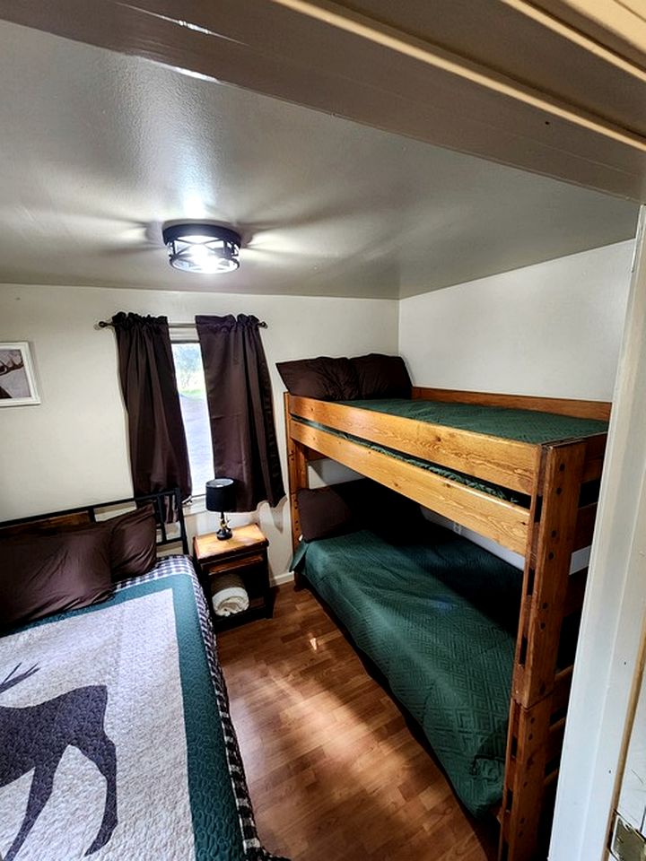 Wonderful Wooden Cabin with Barbecue in Seward, Alaska