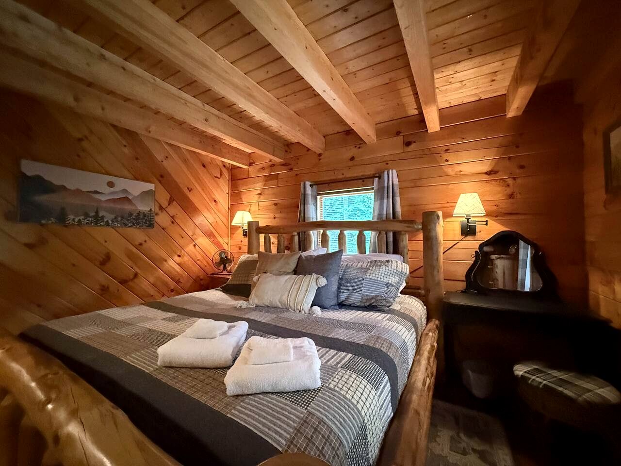 Modern Cabin Getaway Near Pequawket Pond in Conway, New Hampshire