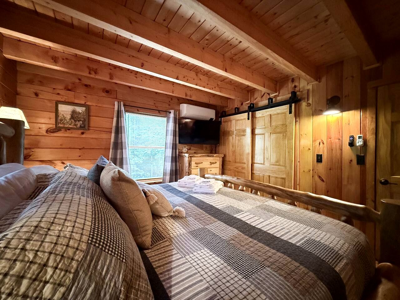 Modern Cabin Getaway Near Pequawket Pond in Conway, New Hampshire