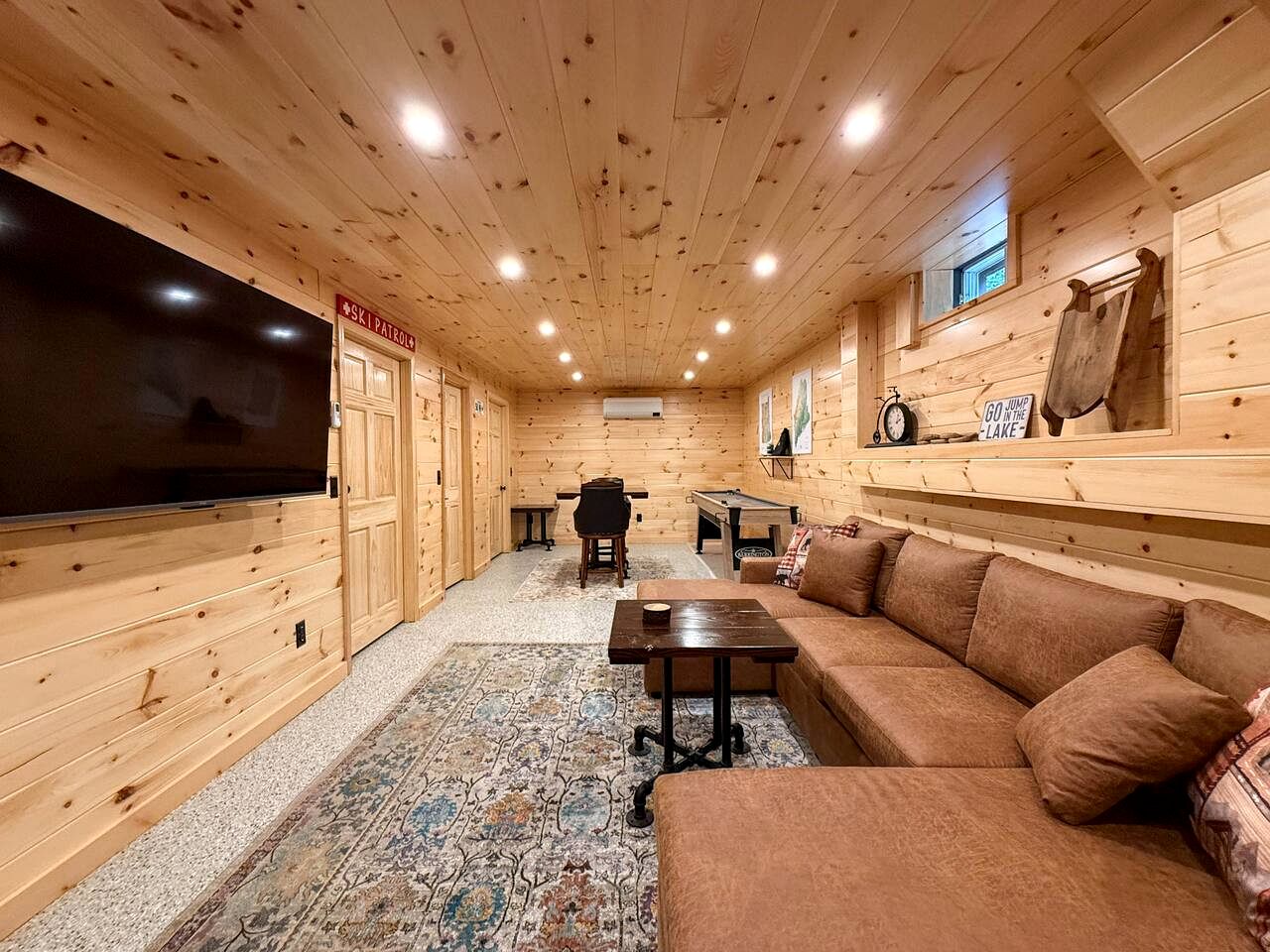 Modern Cabin Getaway Near Pequawket Pond in Conway, New Hampshire