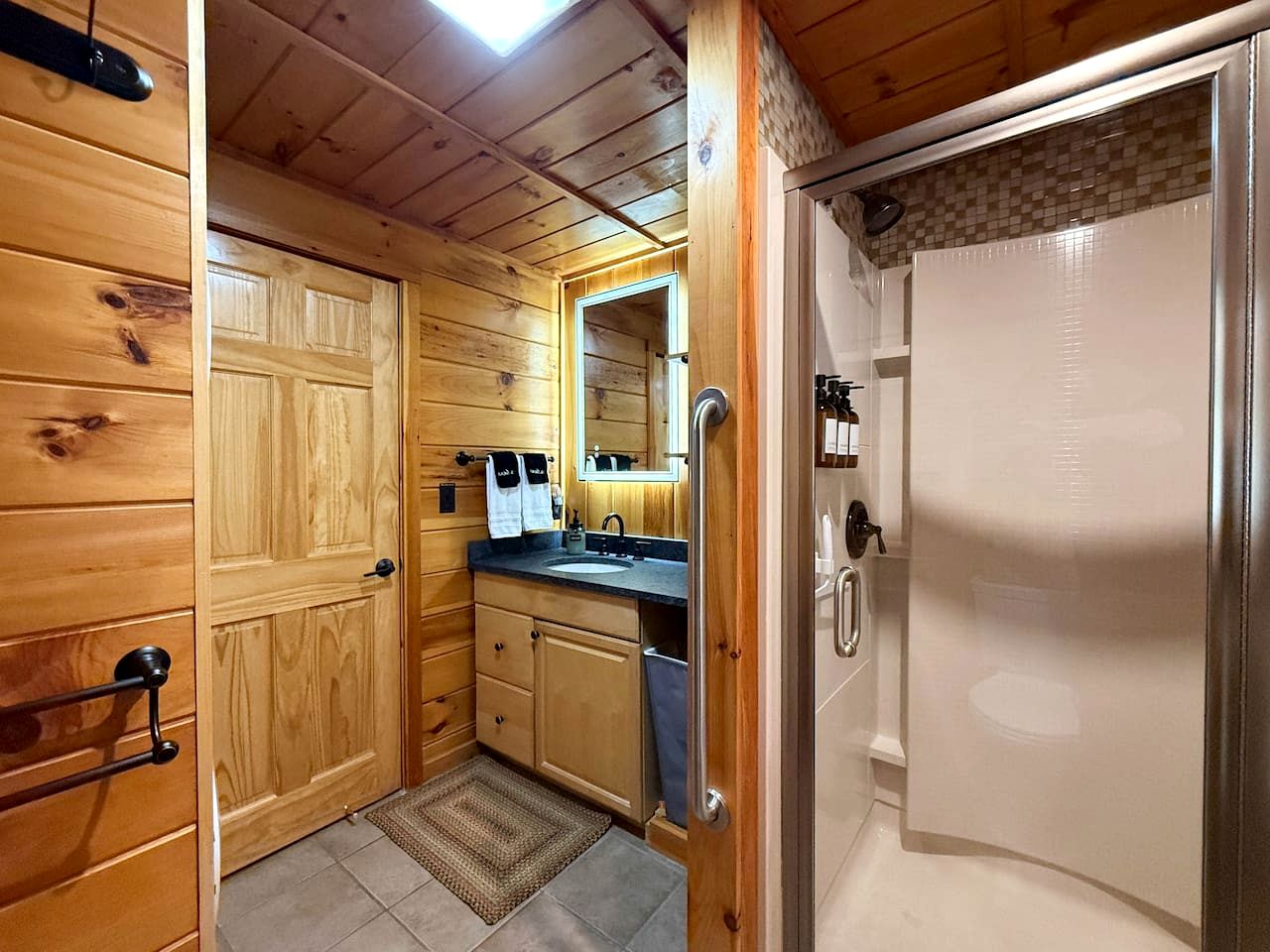 Modern Cabin Getaway Near Pequawket Pond in Conway, New Hampshire