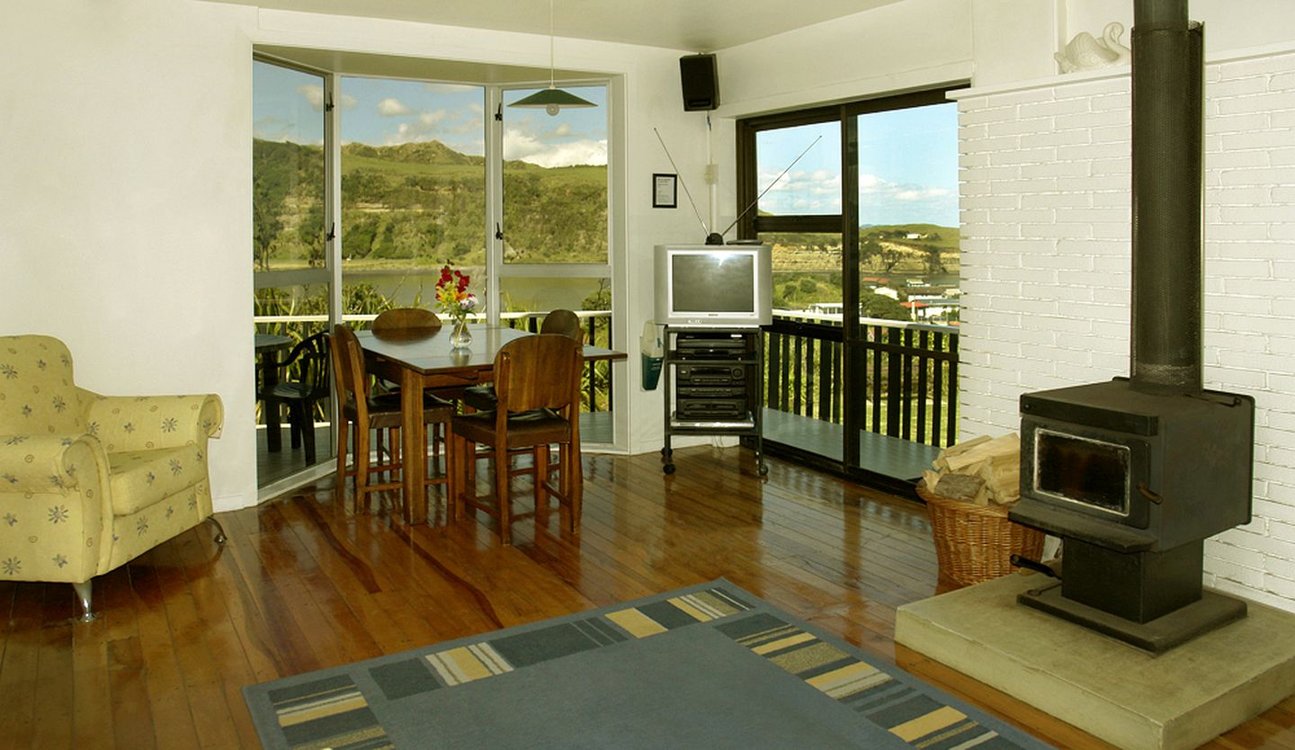 Stunning Rental with Water Views in Mokau, North Taranaki, New Zealand