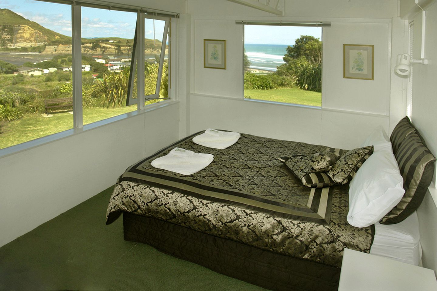 Stunning Rental with Water Views in Mokau, North Taranaki, New Zealand