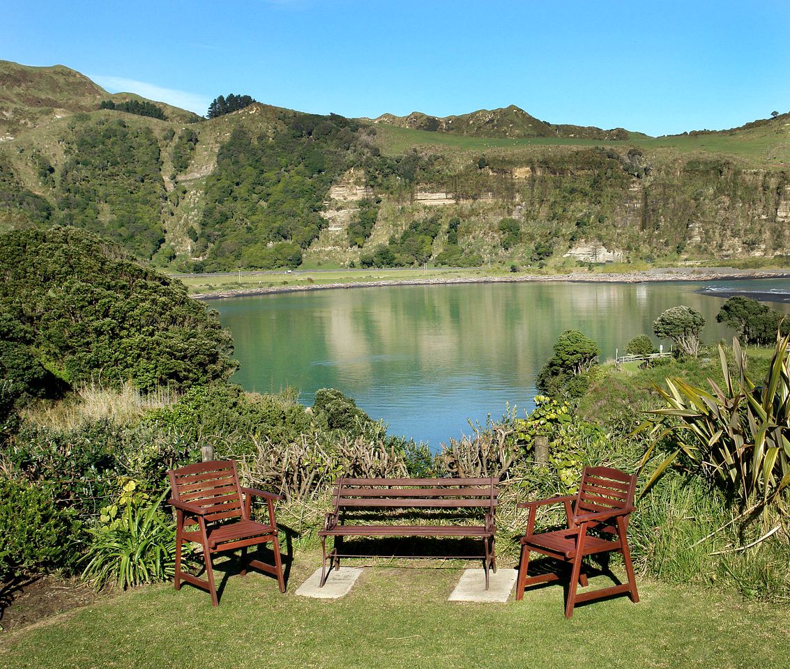 Stunning Rental with Water Views in Mokau, North Taranaki, New Zealand