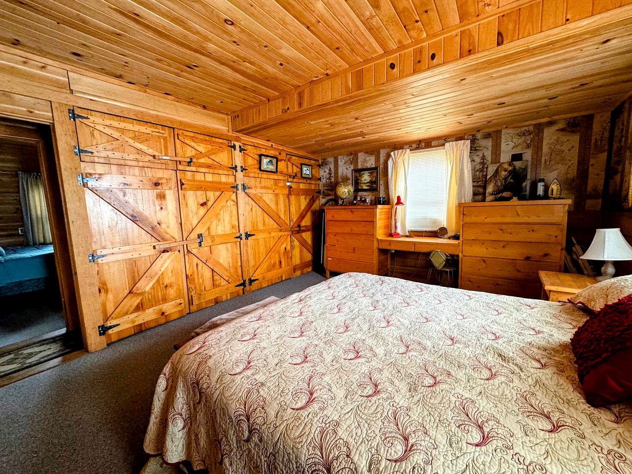 Family and Dog Friendly Lakefront Cabin in Maine near Tidal Falls and Kisma Preserve