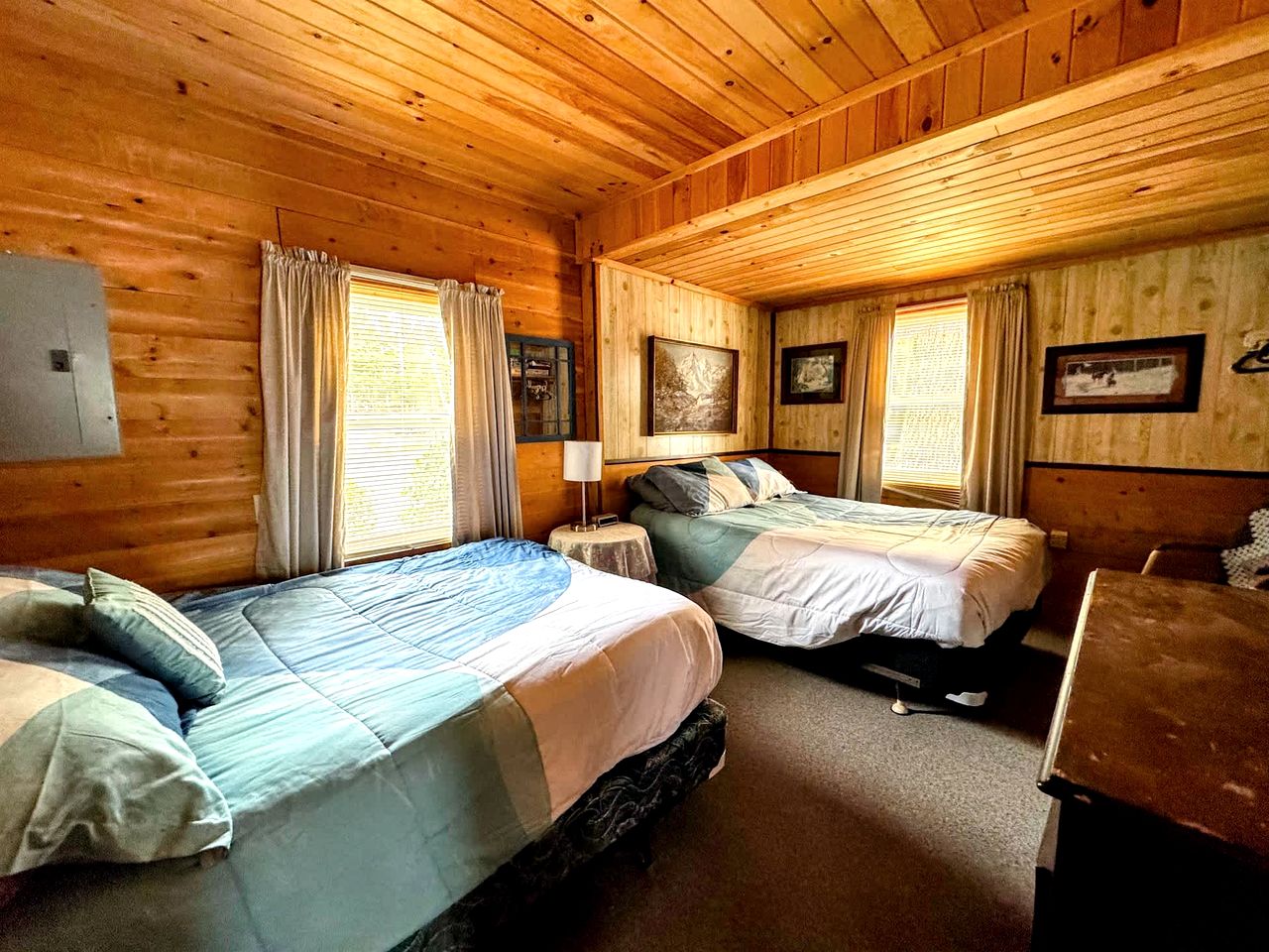 Family and Dog Friendly Lakefront Cabin in Maine near Tidal Falls and Kisma Preserve