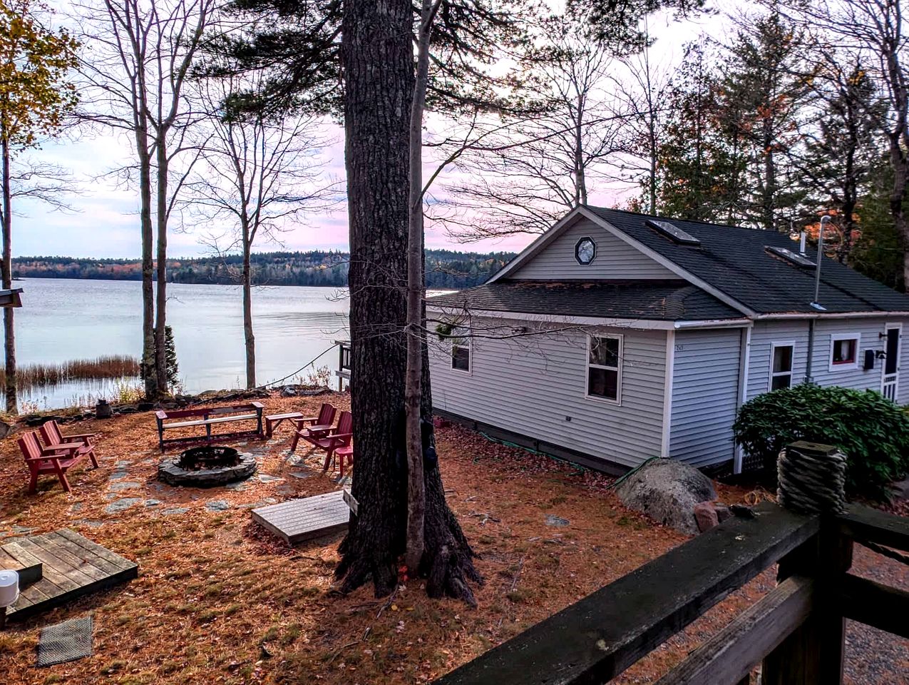 Family and Dog Friendly Lakefront Cabin in Maine near Tidal Falls and Kisma Preserve