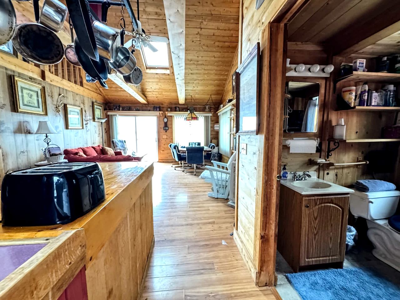 Family and Dog Friendly Lakefront Cabin in Maine near Tidal Falls and Kisma Preserve
