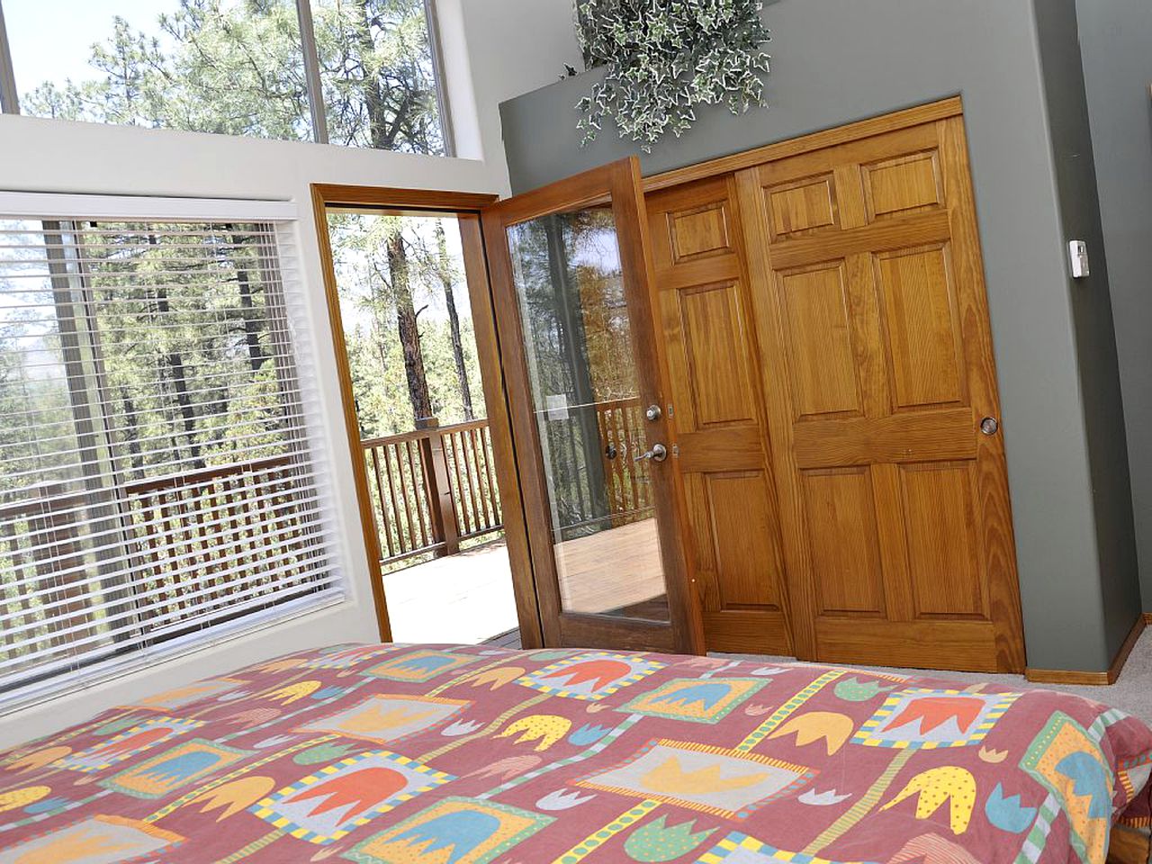 Spacious Woodland Log Cabin Rental with Mogollon Rim Views in Payson, Arizona