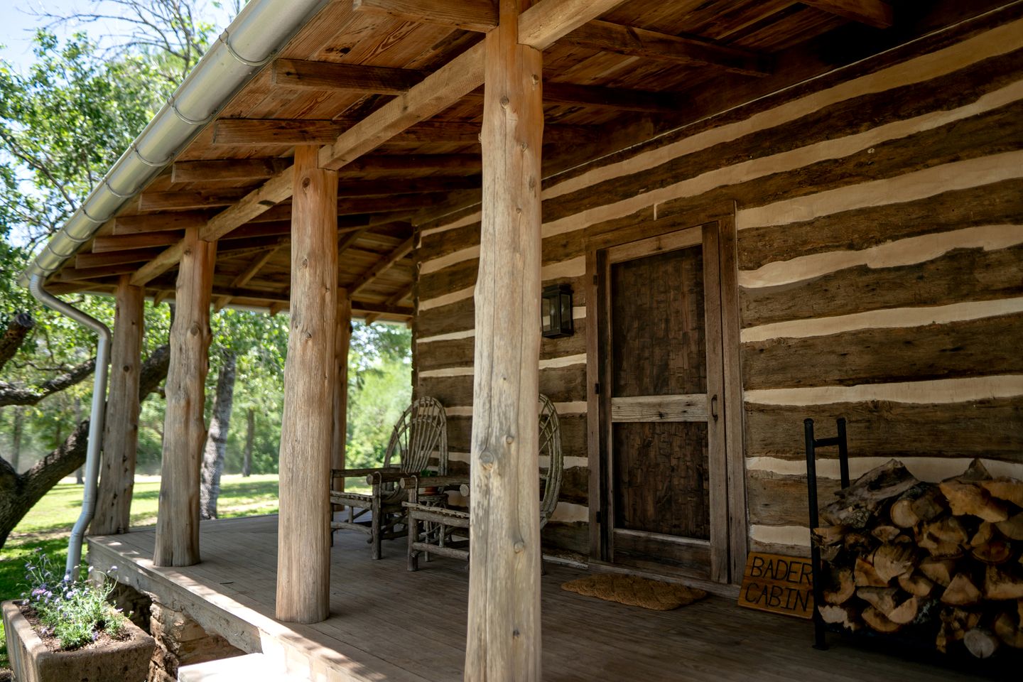 Charming Historic Cabin with Wood-Burning Stove near StarHill Farms in Texas