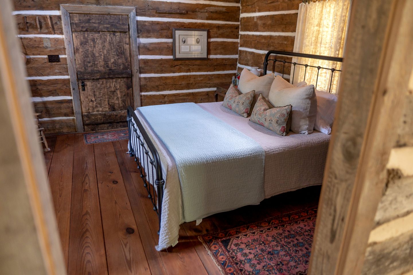 Charming Historic Cabin with Wood-Burning Stove near StarHill Farms in Texas