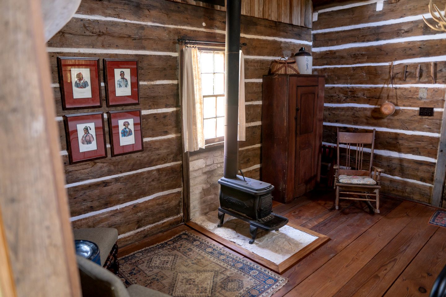 Charming Historic Cabin with Wood-Burning Stove near StarHill Farms in Texas