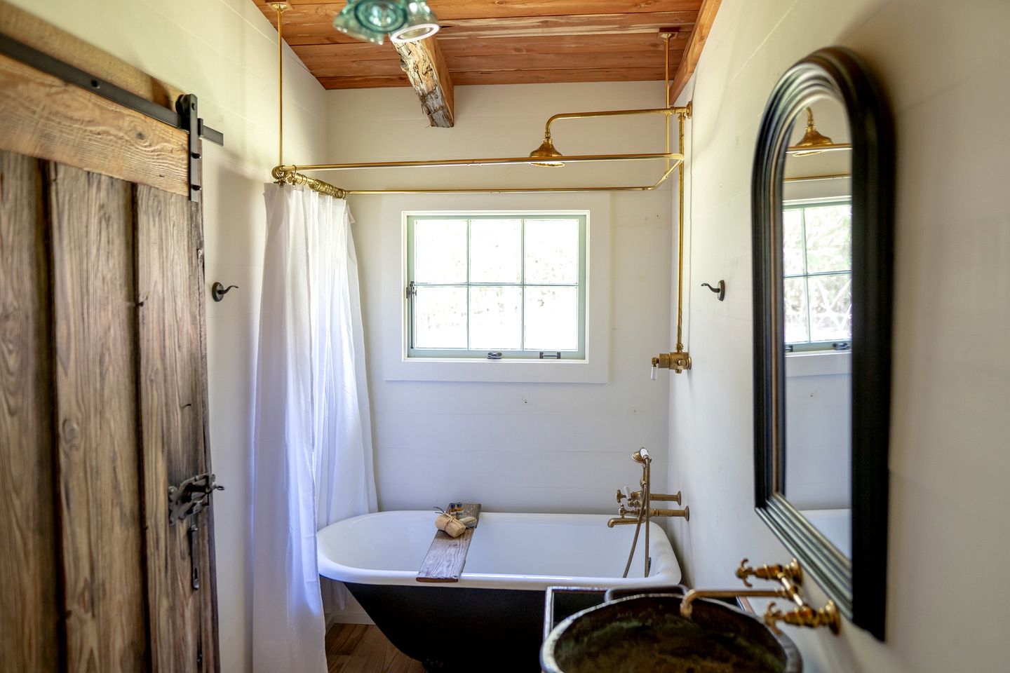 Charming Historic Cabin with Wood-Burning Stove near StarHill Farms in Texas